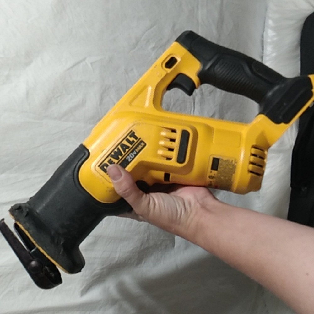 Dewalt 20V Combo Drill Sawzall 2 Batteries 1 Charger Only Sawzall Used - Picture 7 of 16